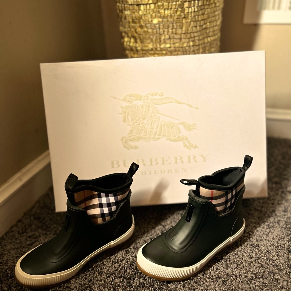 🎀Authentic Burberry Children’s Rain Boots